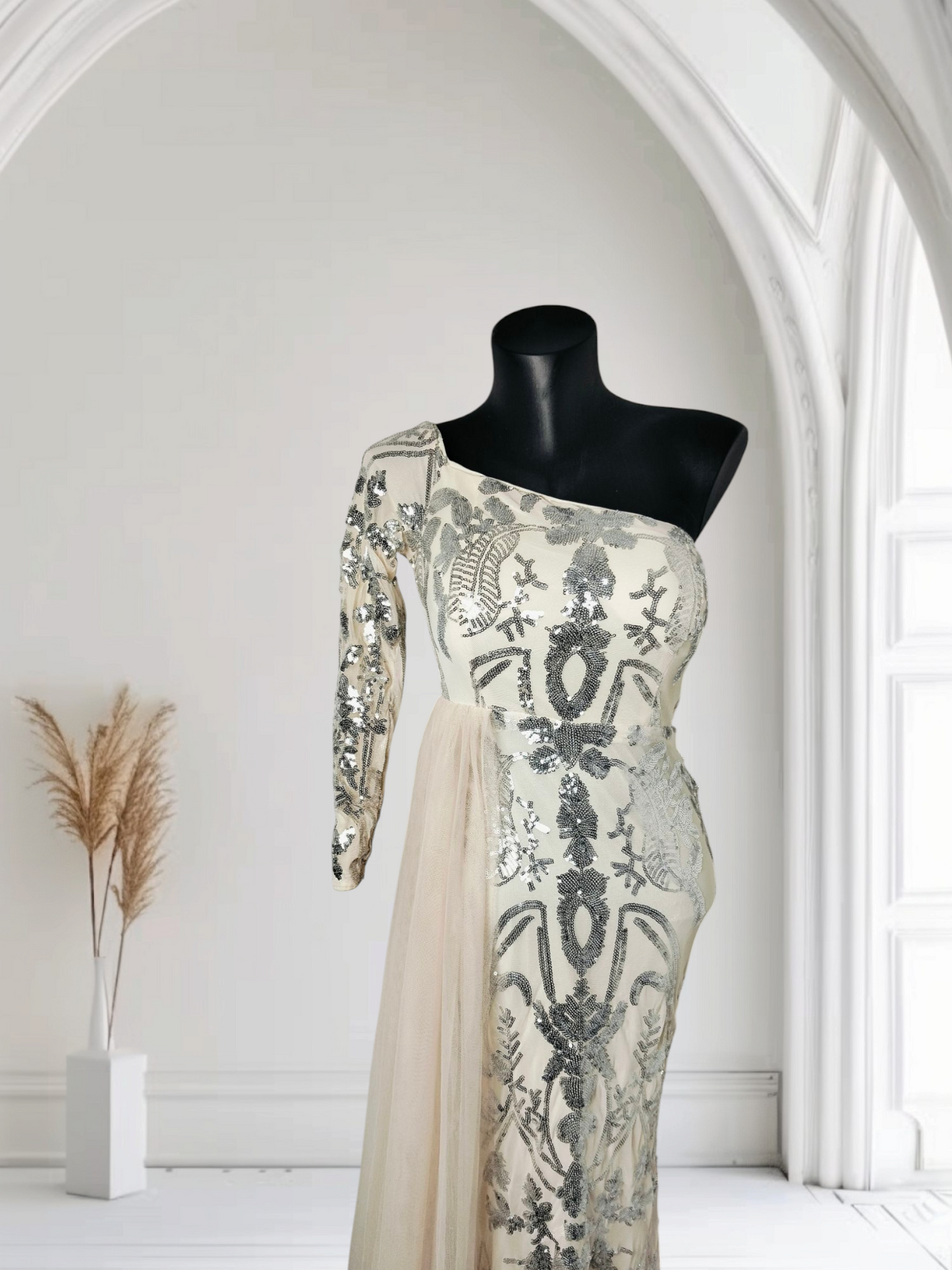 Evening dress with fine sequins